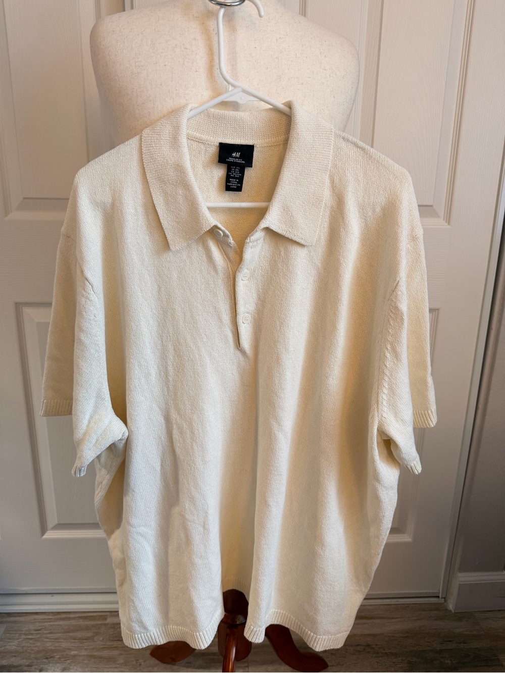 H&M Men's Cream Short-Sleeve Polo
